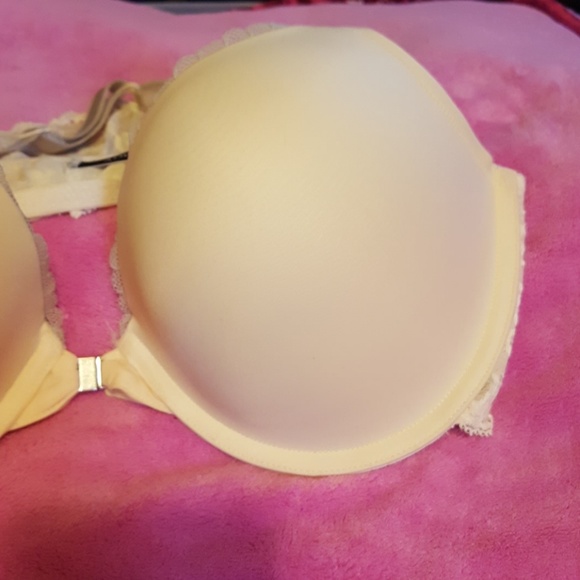 !!!!SOLD!!!!36DDD Cream bra and panty set - Picture 3 of 6